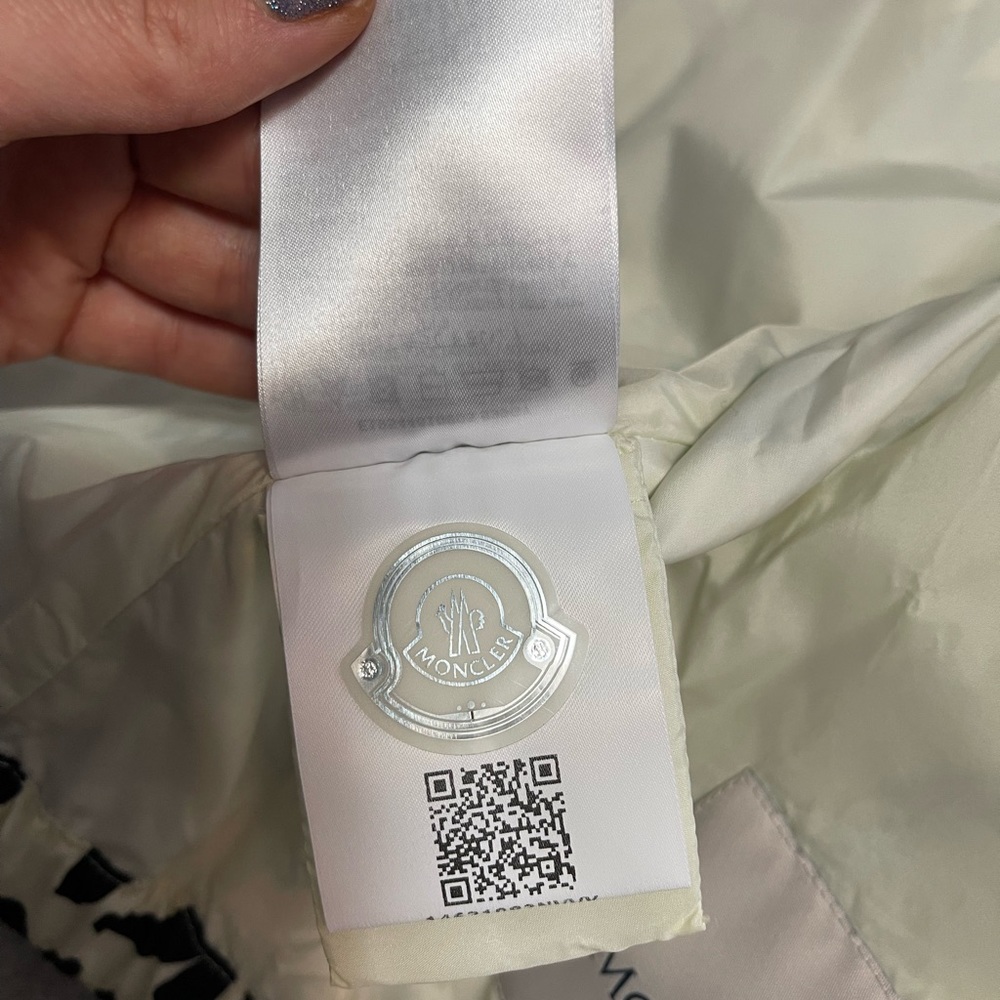 Price firm Moncler kids jacket - Picture 6 of 11